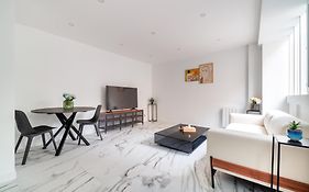 Spacious Flat For 4 People #1